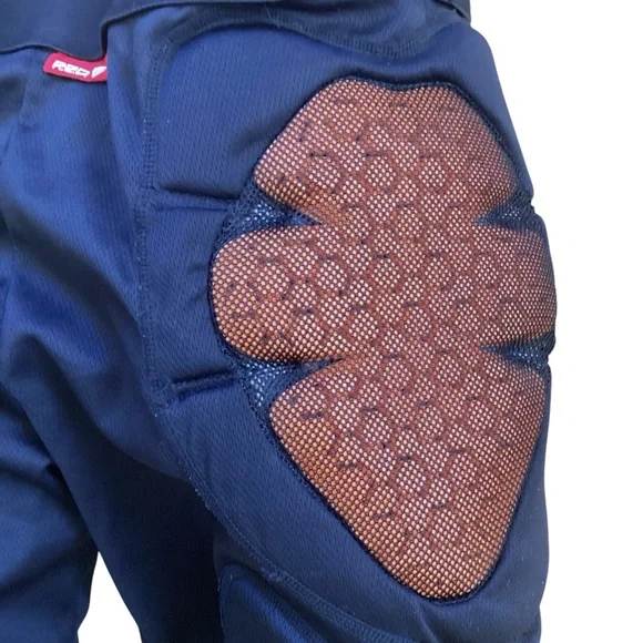 Burton RED Padded Shorts Sports - Youth Small 2010 - Picture 6 of 15